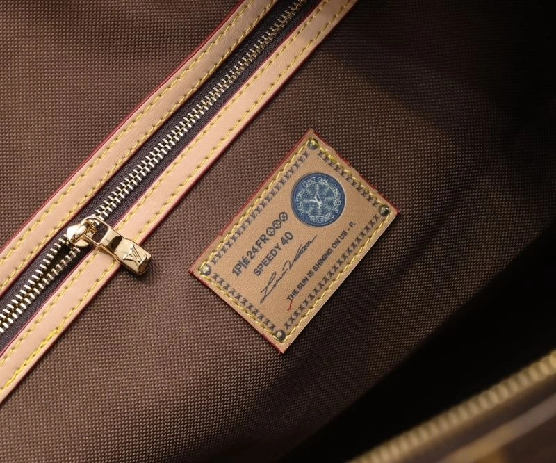 Stretchable Louis Vuitton Travel Bags 79077