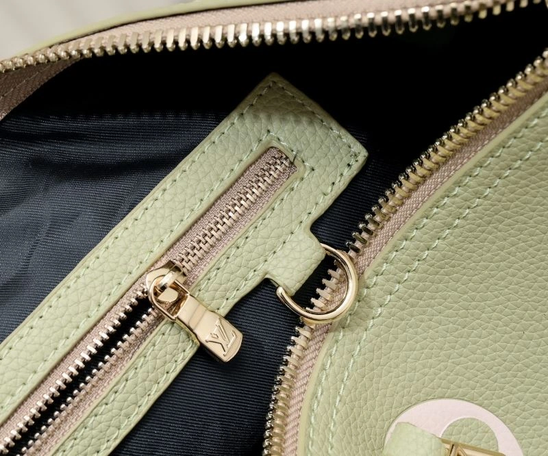Unisex Louis Vuitton Travel Bags 79053