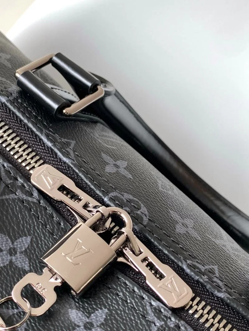 Sleek Louis Vuitton Travel Bags 39091