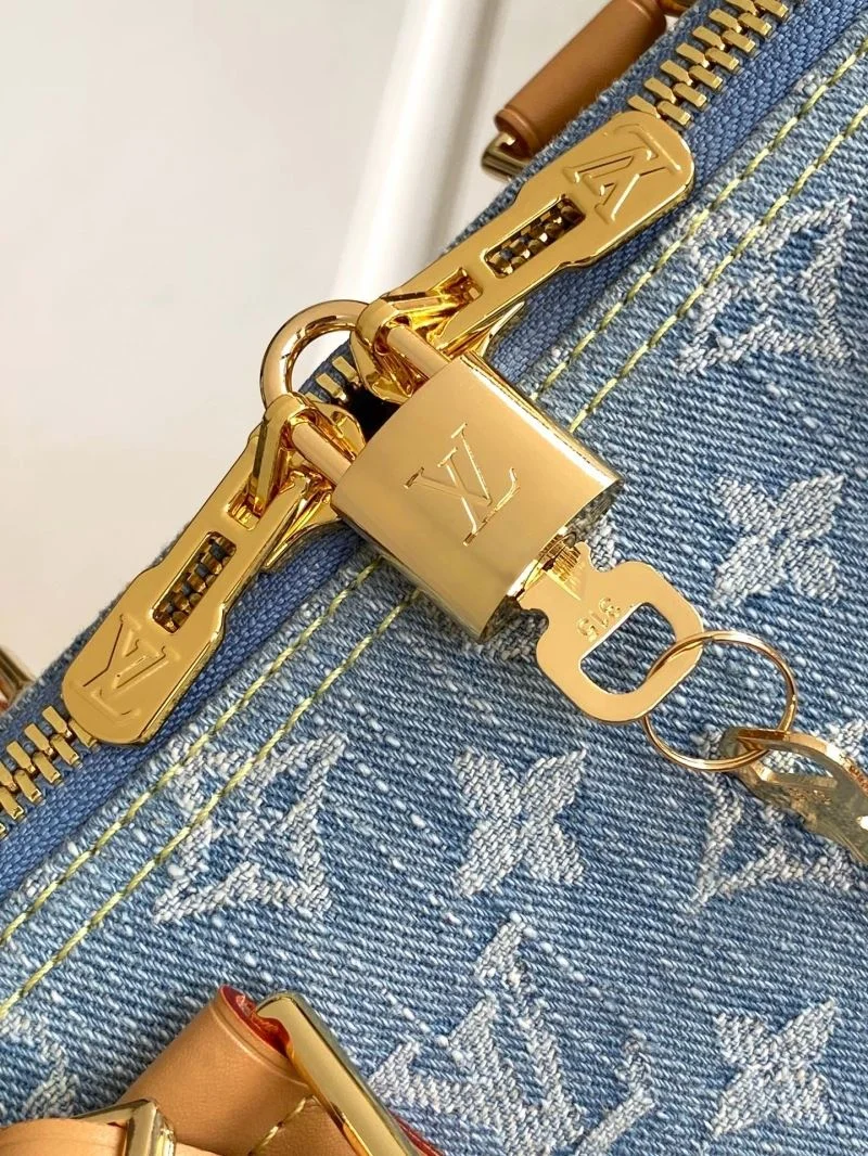 UrbanChic Louis Vuitton Travel Bags 39075