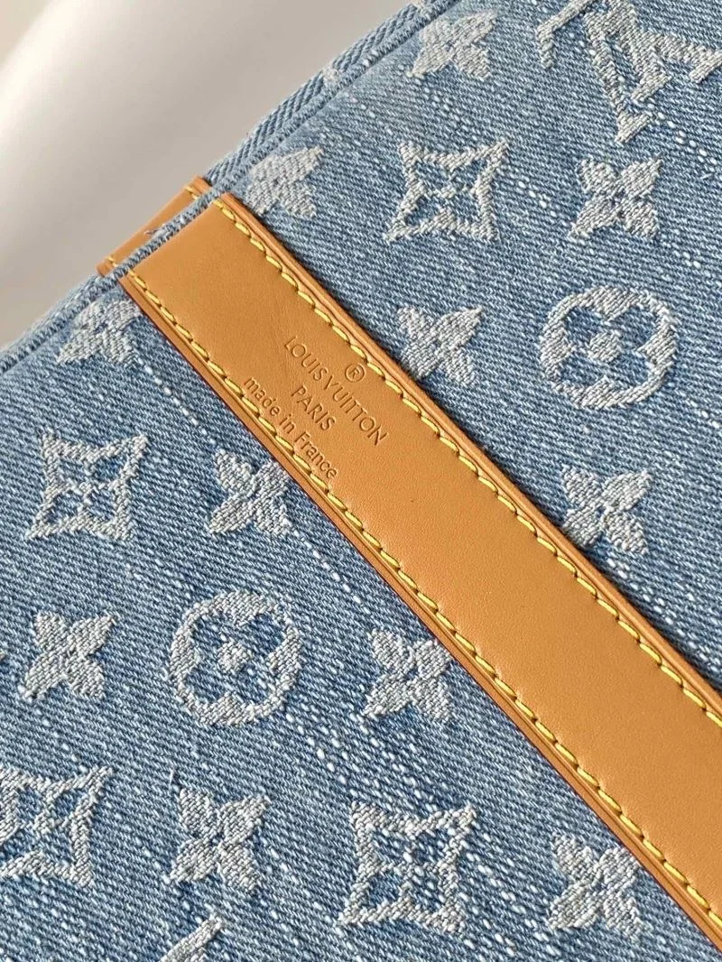UrbanChic Louis Vuitton Travel Bags 39075