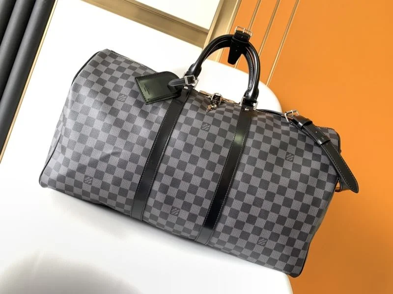 UrbanChic Louis Vuitton Travel Bags 39044