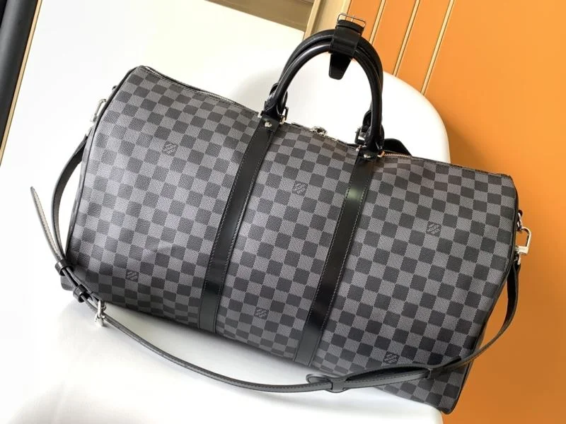 UrbanChic Louis Vuitton Travel Bags 39044
