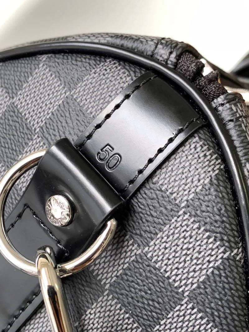 UrbanChic Louis Vuitton Travel Bags 39044