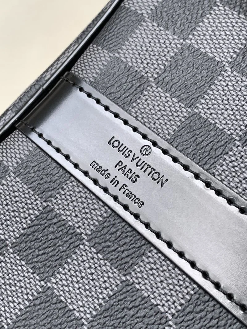 UrbanChic Louis Vuitton Travel Bags 39044