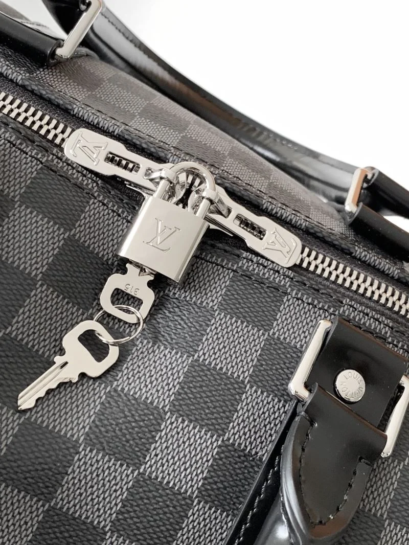 UrbanChic Louis Vuitton Travel Bags 39044