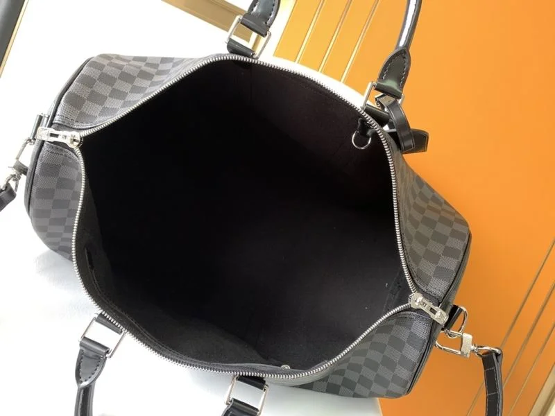UrbanChic Louis Vuitton Travel Bags 39044