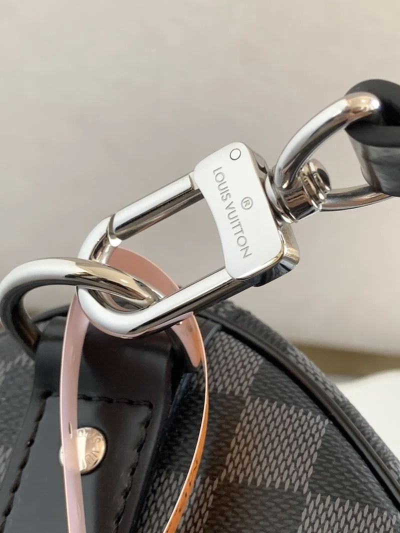 Snug Louis Vuitton Travel Bags 38945