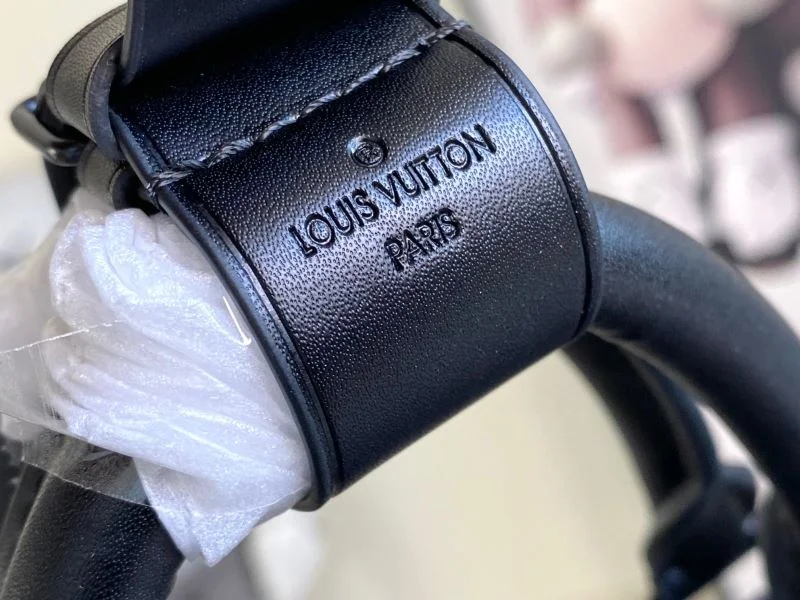Louis Vuitton Travel Bags Practical 38751