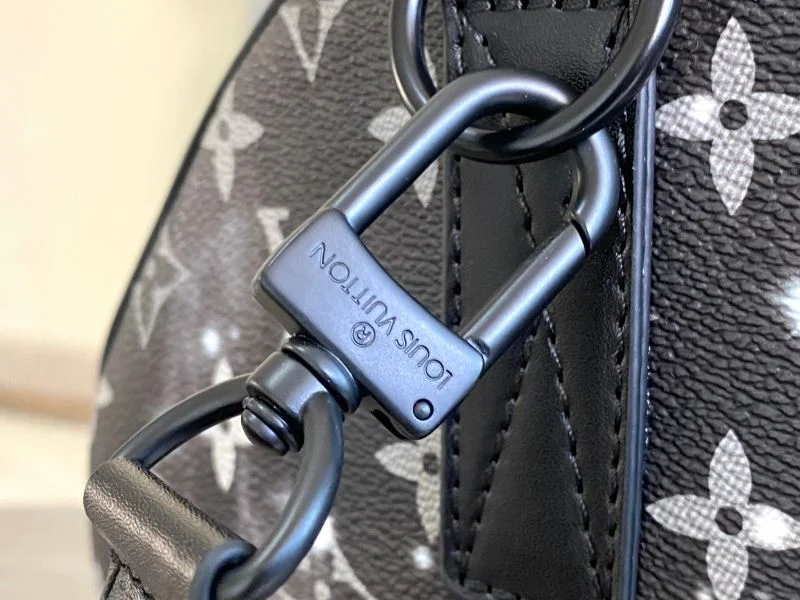Louis Vuitton Travel Bags Practical 38751