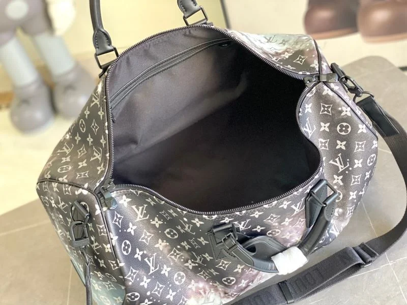 Louis Vuitton Travel Bags Practical 38751