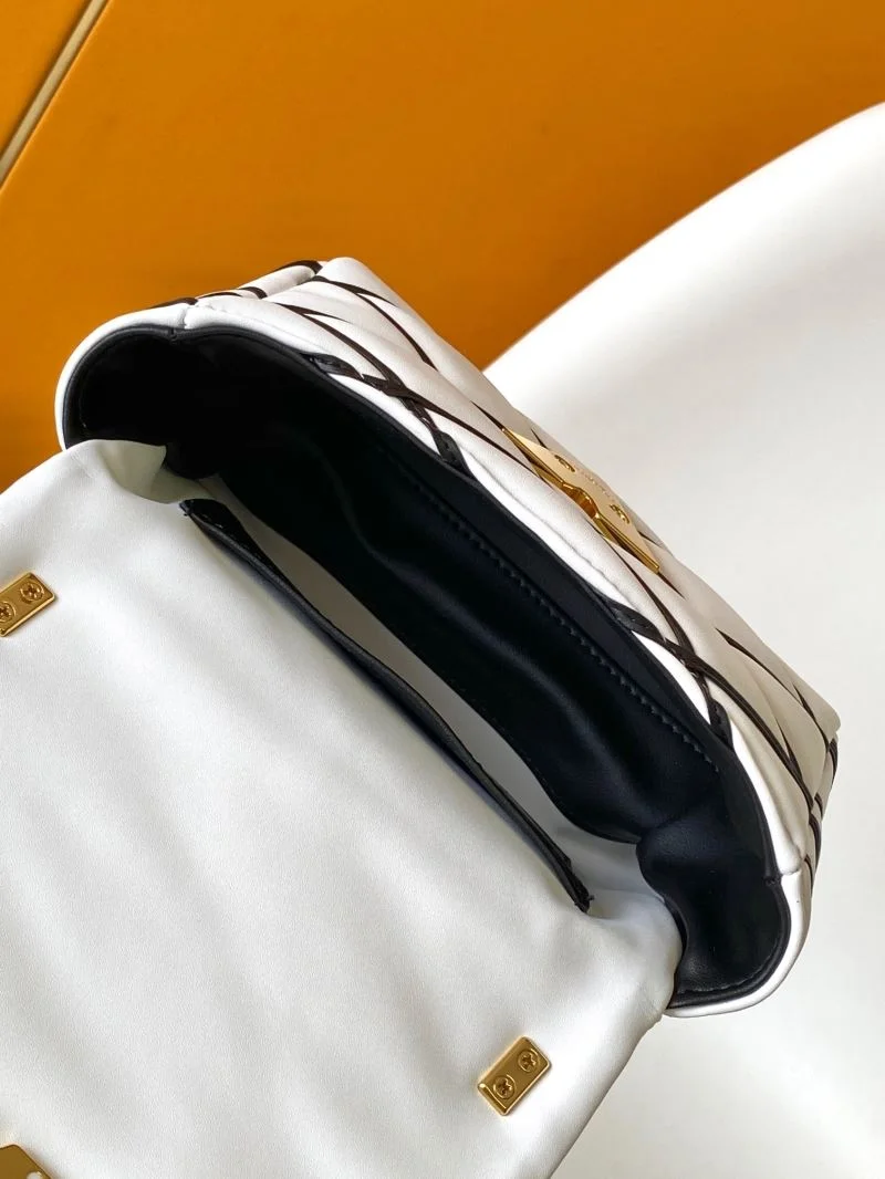 Trendy Louis Vuitton Twist Bags 39057