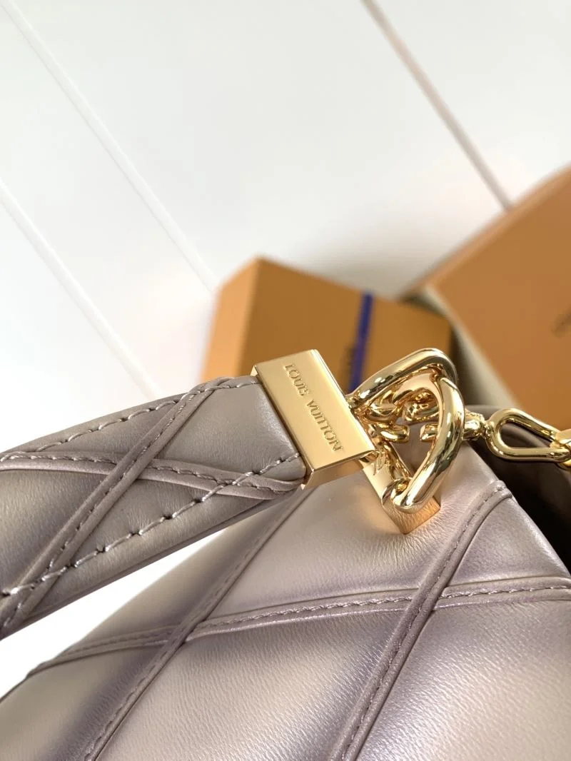 Bold Louis Vuitton Twist Bags 39024