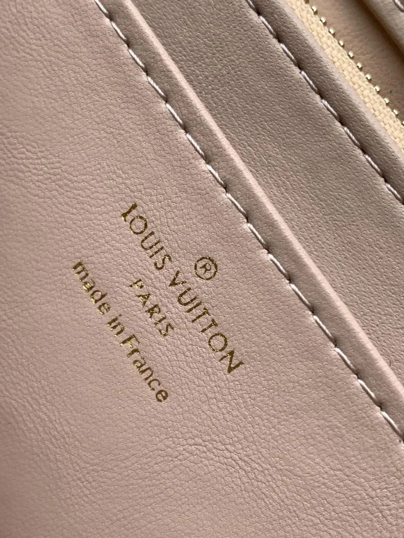 Bold Louis Vuitton Twist Bags 39024