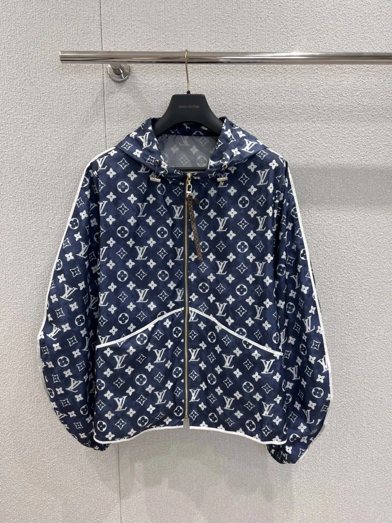 Unisex Louis Vuitton Vest 130933