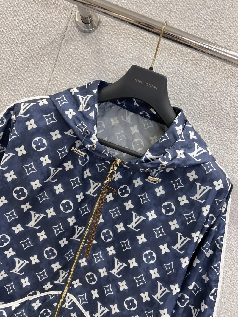 Unisex Louis Vuitton Vest 130933
