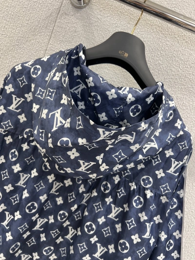 Unisex Louis Vuitton Vest 130933