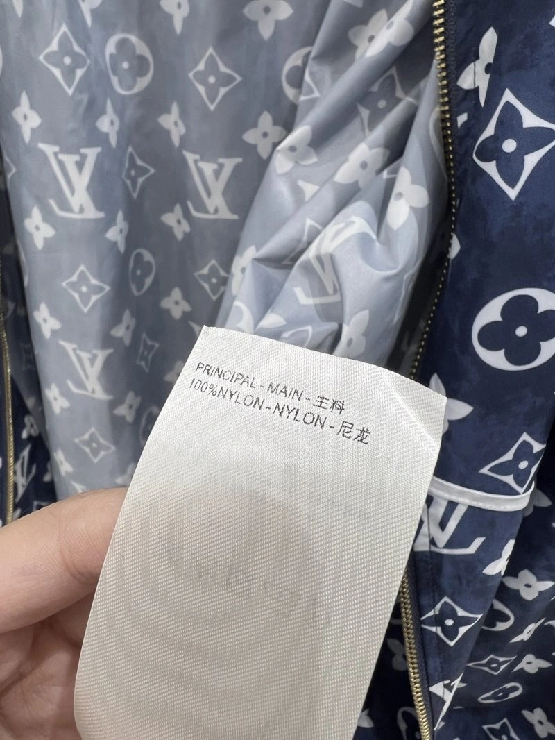 Unisex Louis Vuitton Vest 130933