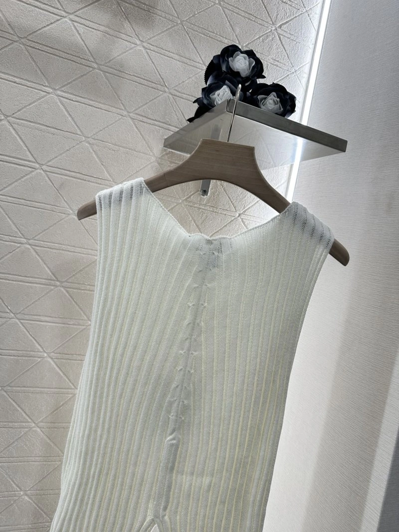 Minimalist Louis Vuitton Vest 130930