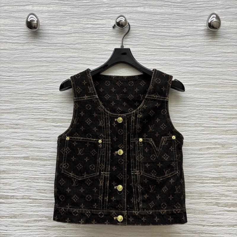 Sporty Louis Vuitton Vest 130926