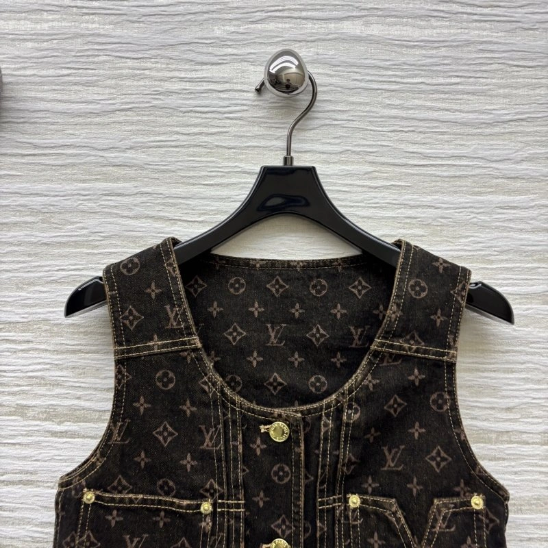 Sporty Louis Vuitton Vest 130926