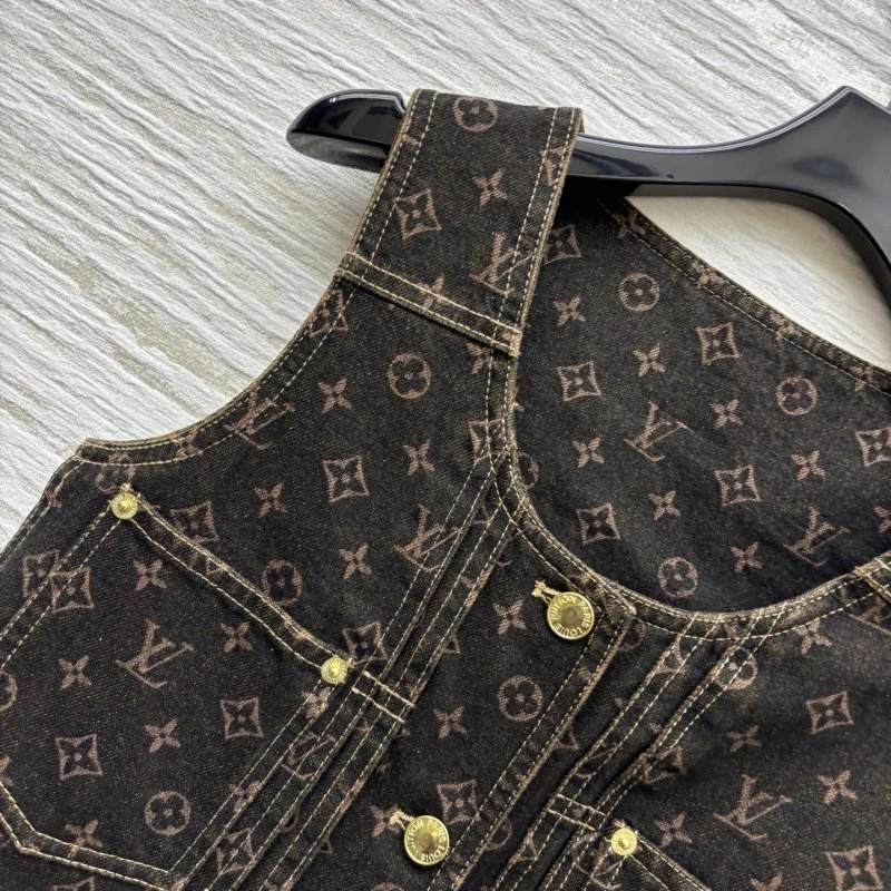 Sporty Louis Vuitton Vest 130926