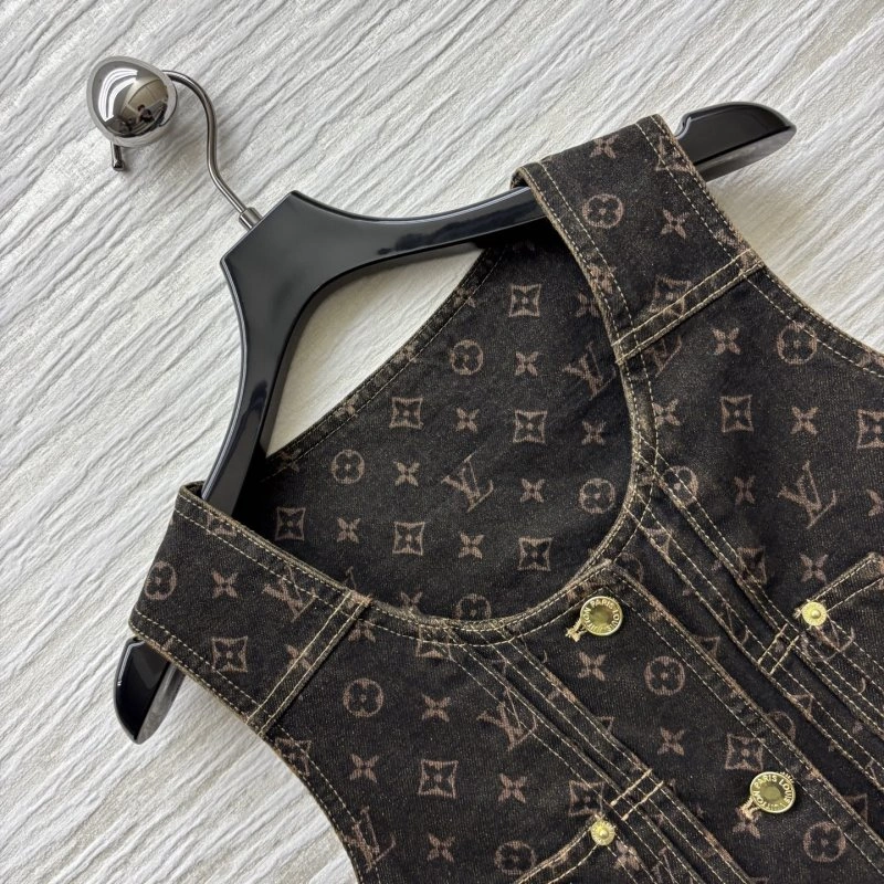 Sporty Louis Vuitton Vest 130926