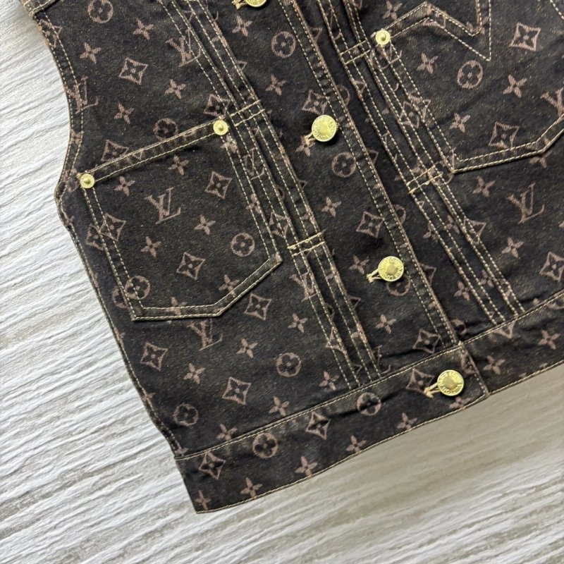 Sporty Louis Vuitton Vest 130926