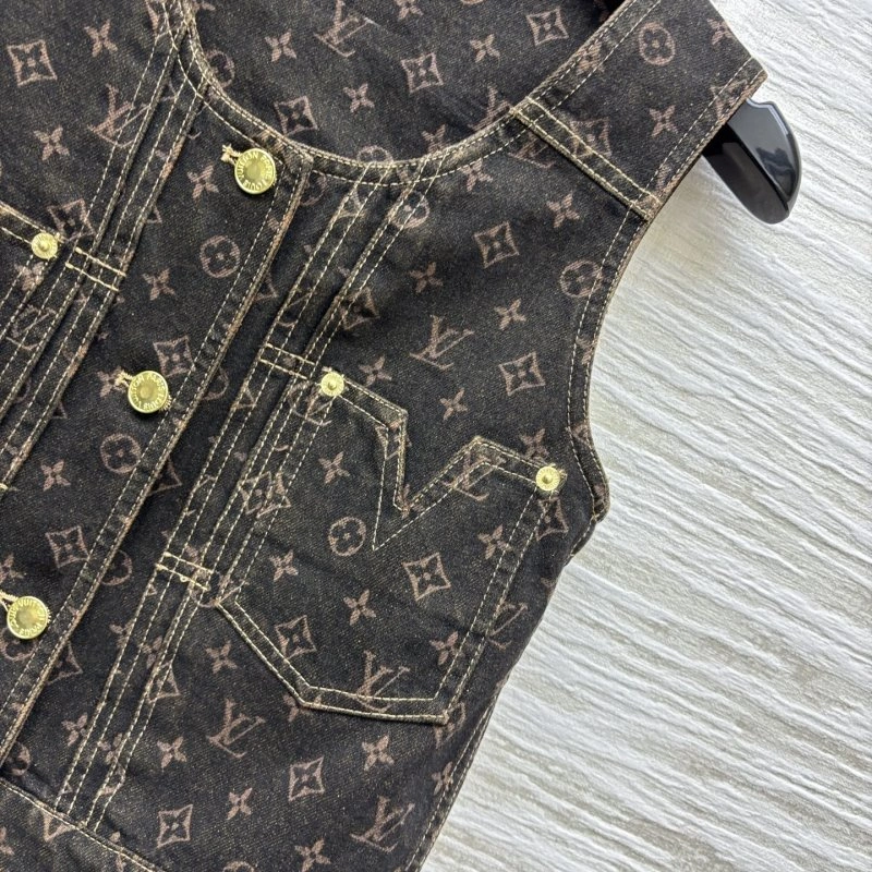 Sporty Louis Vuitton Vest 130926