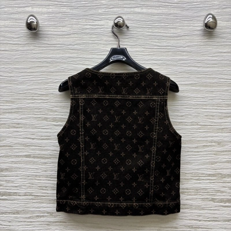 Sporty Louis Vuitton Vest 130926