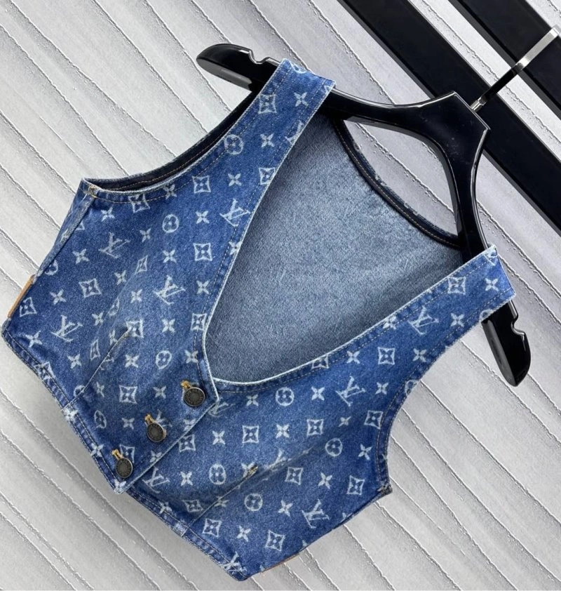 Versatile Louis Vuitton Vest 130382