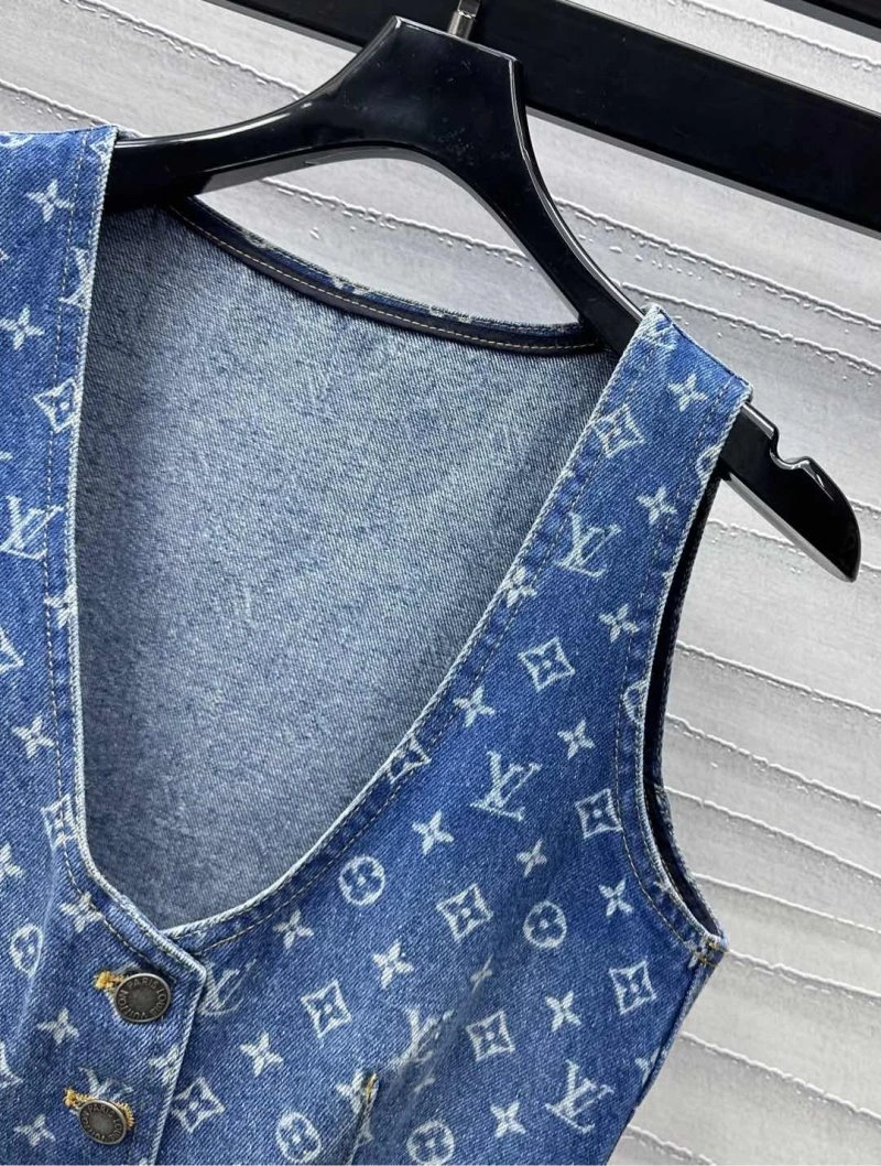 Versatile Louis Vuitton Vest 130382