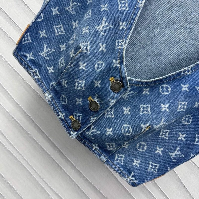 Versatile Louis Vuitton Vest 130382