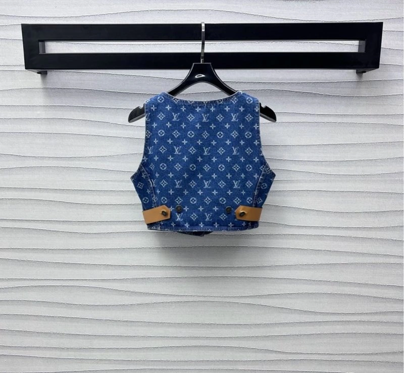 Versatile Louis Vuitton Vest 130382