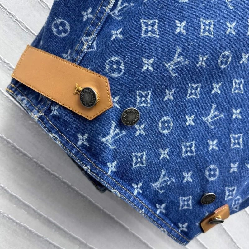 Versatile Louis Vuitton Vest 130382