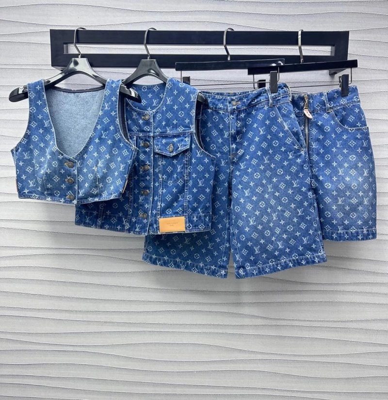 Versatile Louis Vuitton Vest 130382