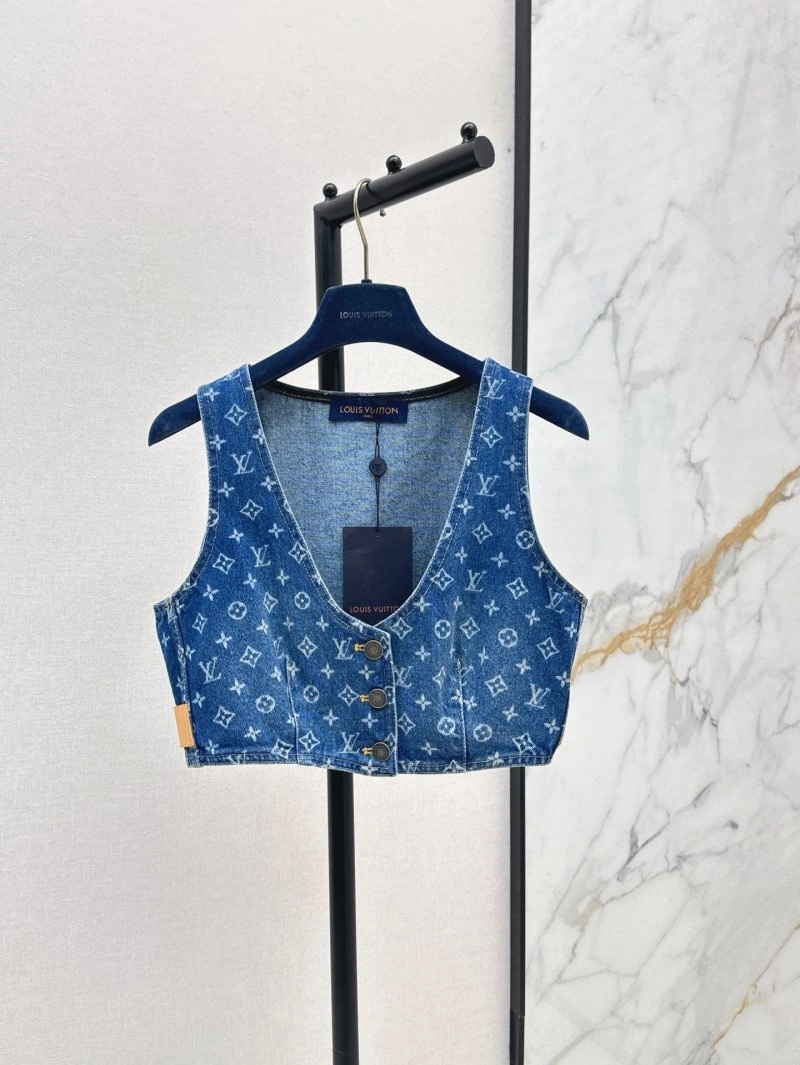 Minimalist Louis Vuitton Vest 130377