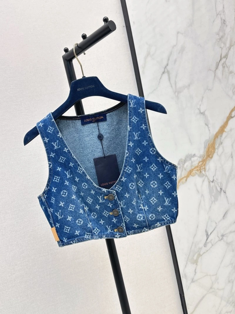 Minimalist Louis Vuitton Vest 130377