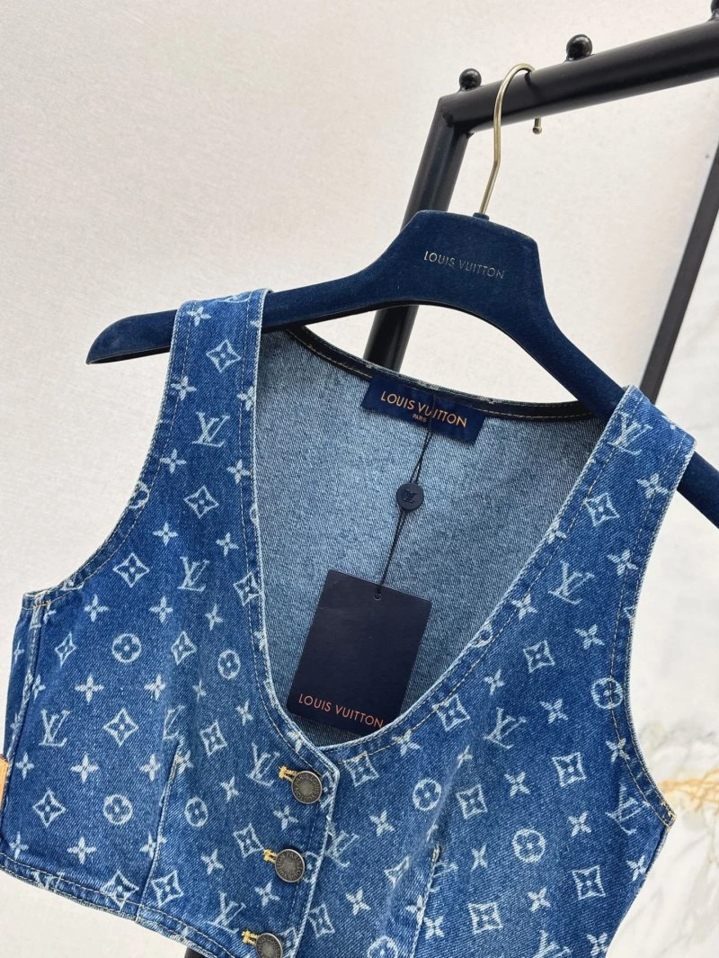 Minimalist Louis Vuitton Vest 130377