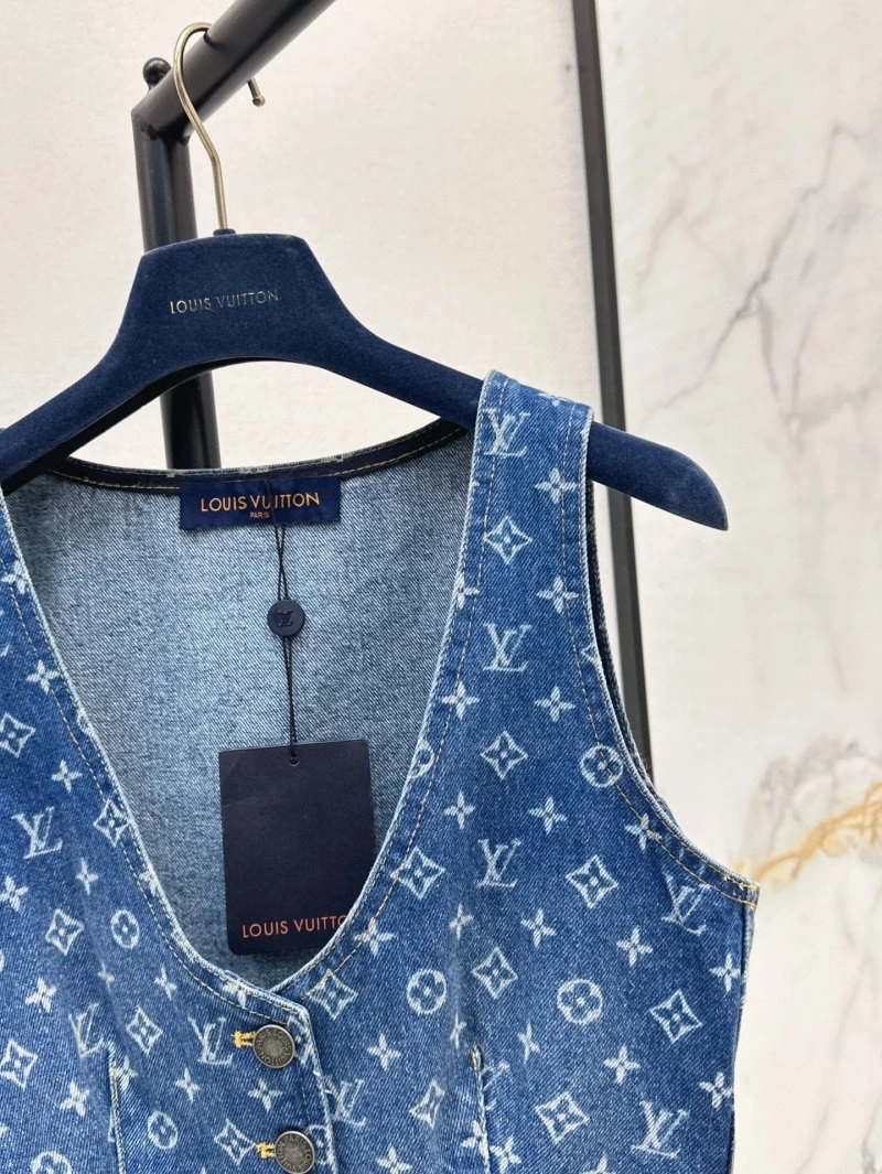 Minimalist Louis Vuitton Vest 130377