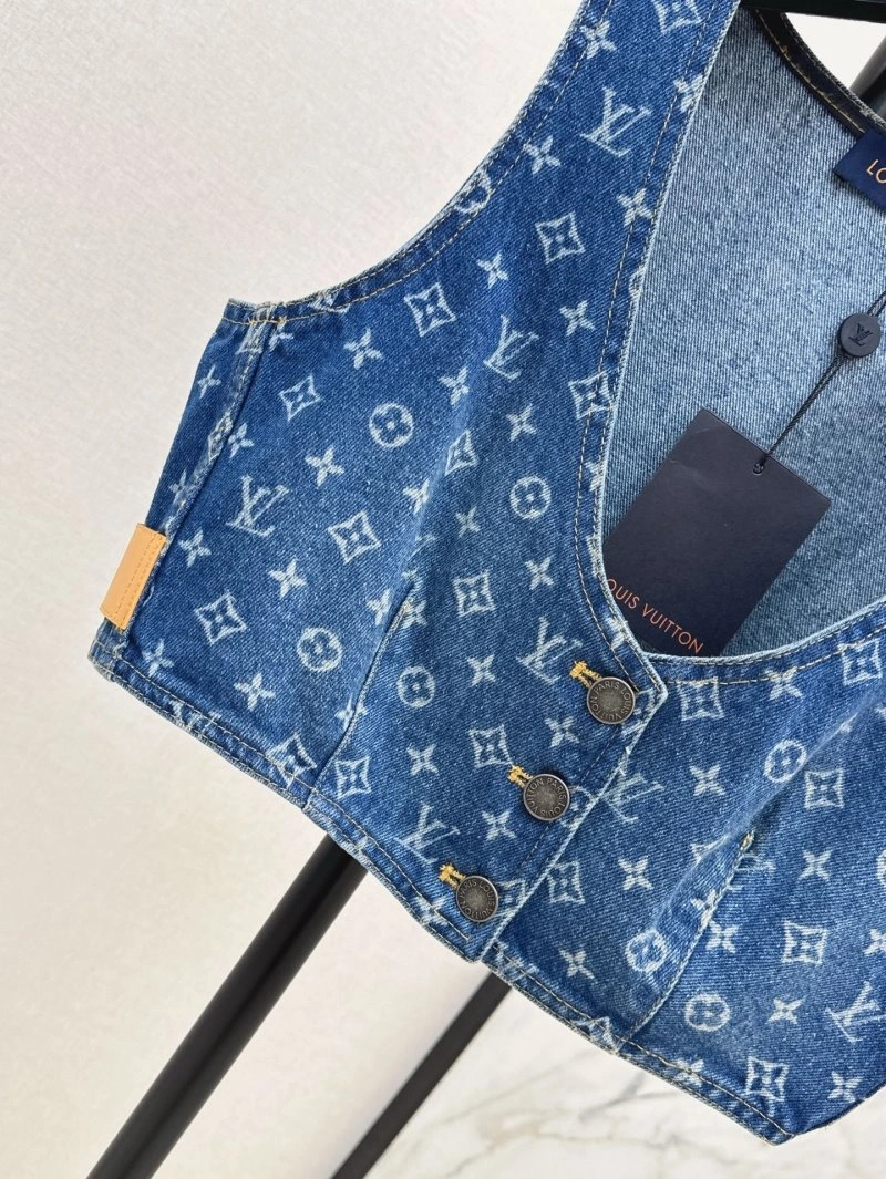 Minimalist Louis Vuitton Vest 130377
