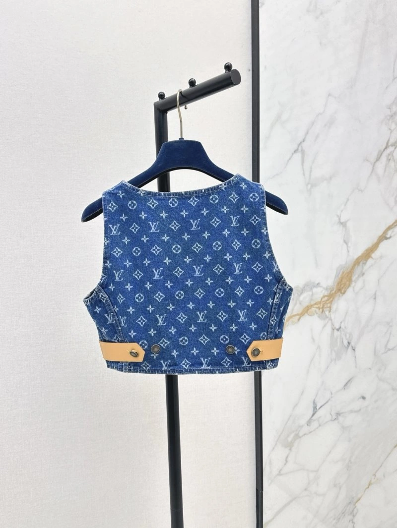 Minimalist Louis Vuitton Vest 130377