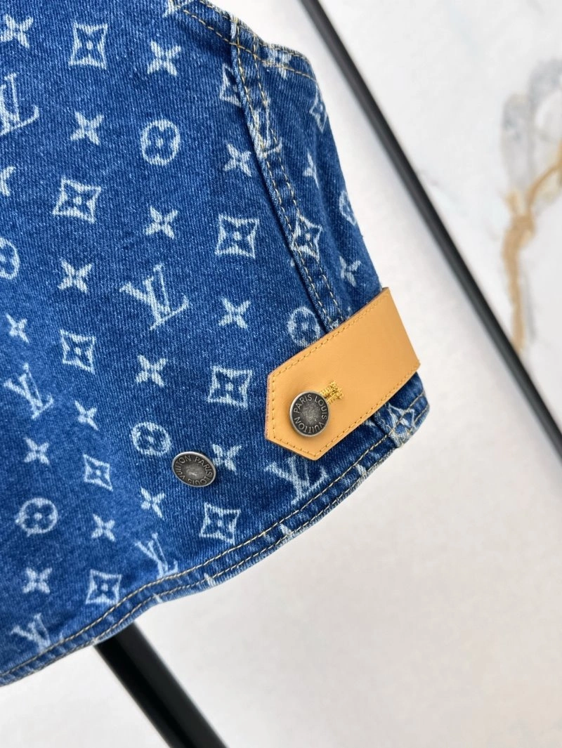 Minimalist Louis Vuitton Vest 130377