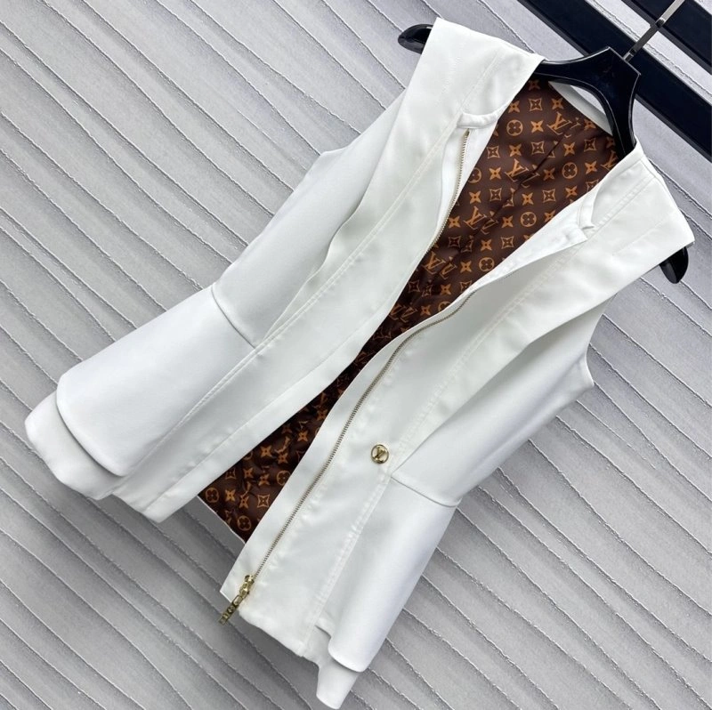 Louis Vuitton Vest WaterResistant 130370
