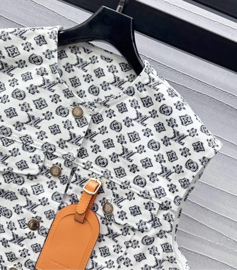 Neat Louis Vuitton Vest 130352