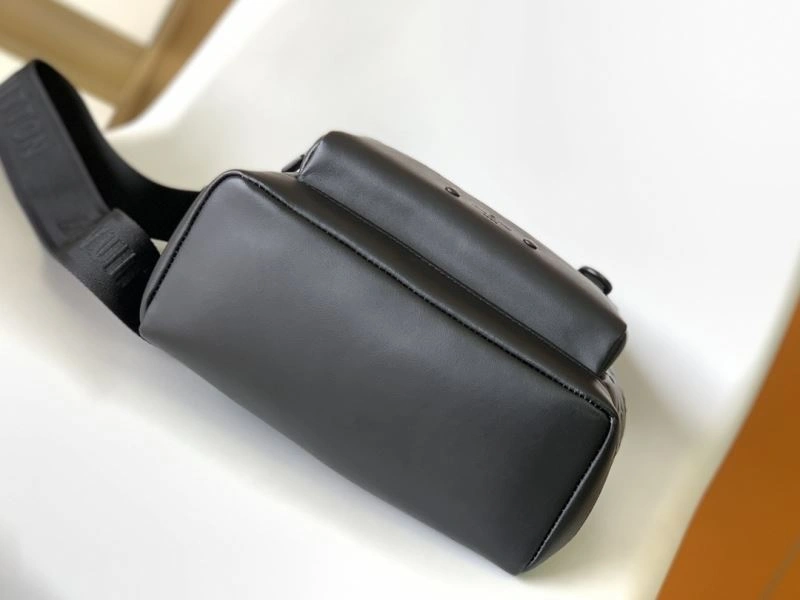 OnTrend Louis Vuitton Waist Chest Packs 94120