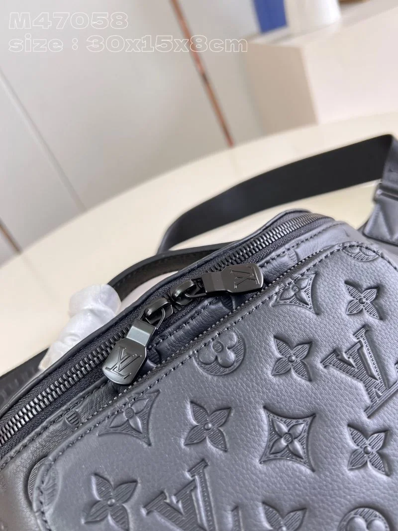 Breathable Louis Vuitton Waist Chest Packs 40965