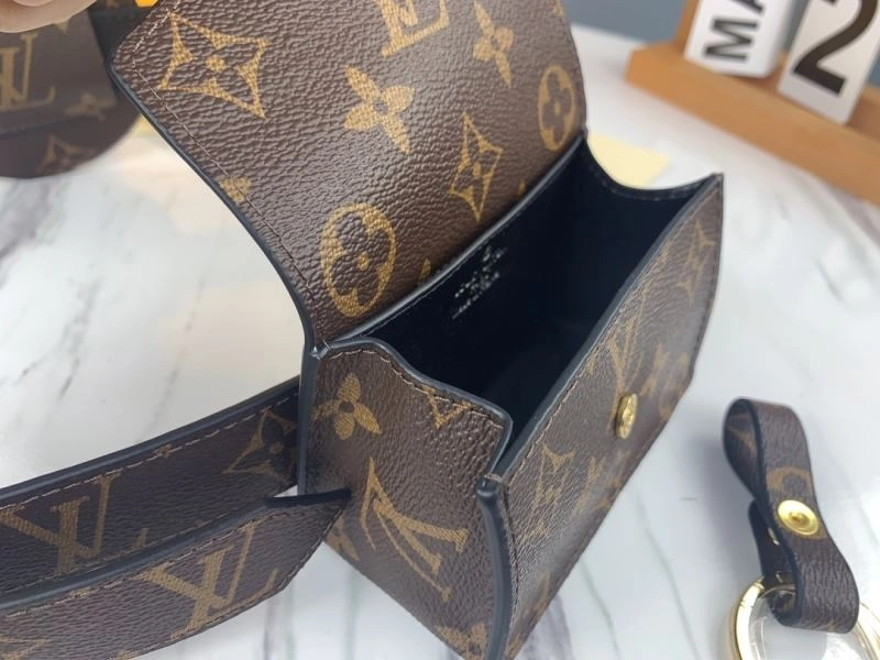Flexible Louis Vuitton Waist Chest Packs 79027