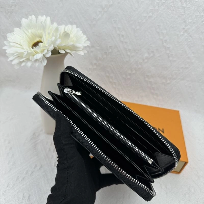 Sleek Louis Vuitton Wallets Purse 88034