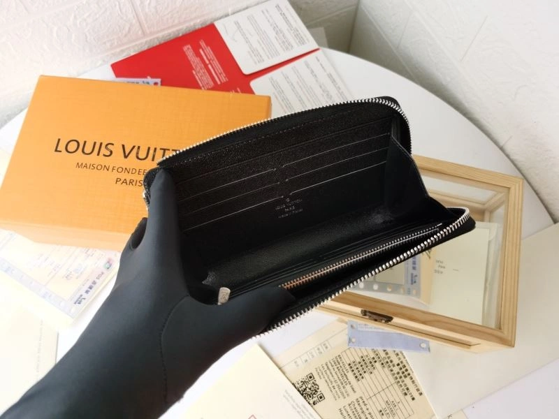 Louis Vuitton Wallets Purse QuickDry 88005